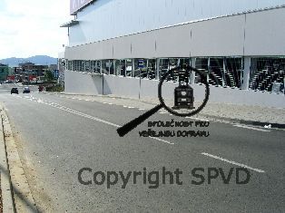 Zastávka u Intersparu na jeho jižní straně