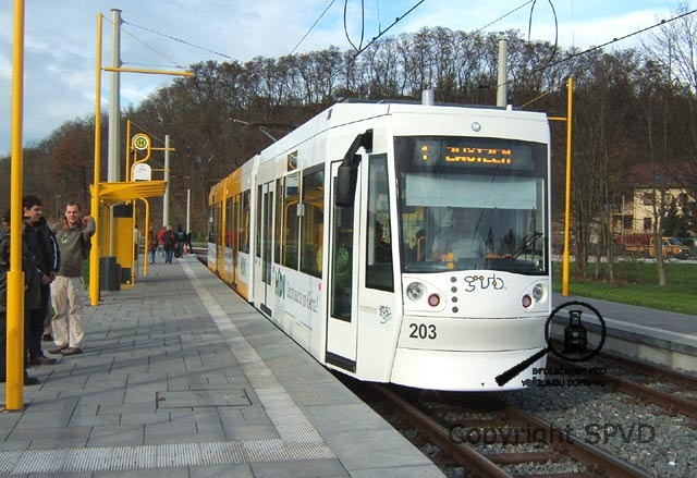 Jízda nízkopodlažní tramvají NGT8G od firmy ALSTHOM/Bombardier po nové, odhlučněné trati skutečně splňuje představy o pohodlné, tiché a ekologické dopravě. Pouze některé prvky - info panely, na nových vozech ještě trochu zlobí:-)
