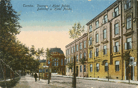 Konečná u nádraží (po pravé straně hotel Polski).