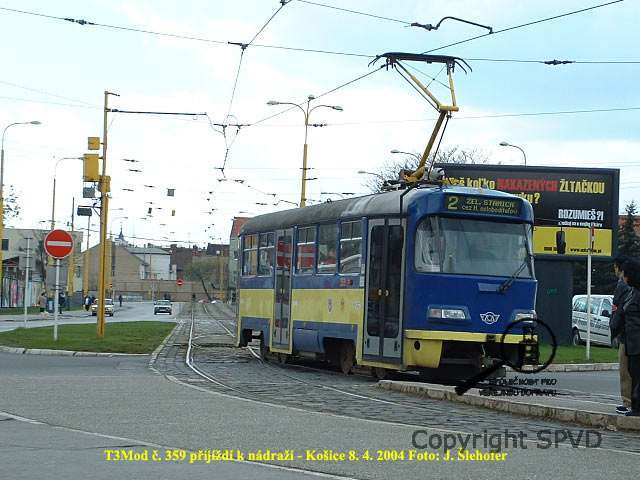 Linka 2 u nádraží je už dlouhá léta běžnou záležitostí, ale modernizovaný vůz T3Mod tu už nejspíš bohužel nepotkáme :-( A nejen u nádraží... Linka 2 u nádraží je už dlouhá léta běžnou záležitostí, ale modernizovaný vůz T3Mod tu už nejspíš bohužel nepotkáme :-( A nejen u nádraží...
