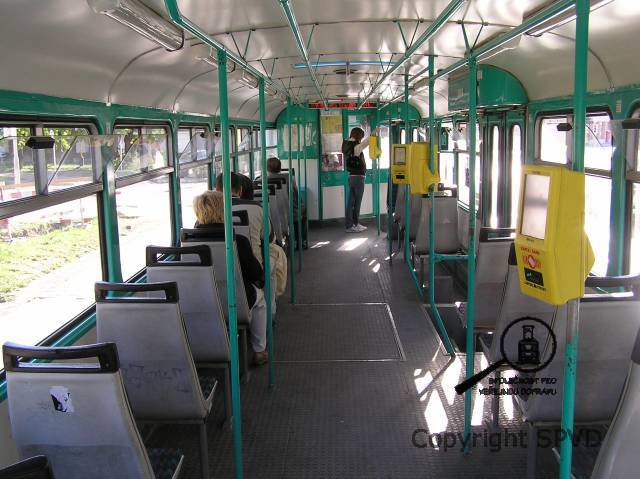 Zdařilý interiér jedné z provozních modernizovaných tramvají, v tomto případě T3SU evid. č. 337. Škoda jen, že jich je v Košicích jen poskrovnu :-( Zdařilý interiér jedné z provozních modernizovaných tramvají , v tomto případě T3SU evid. č. 337. Škoda jen, že jich je v Košicích jen poskrovnu :-(