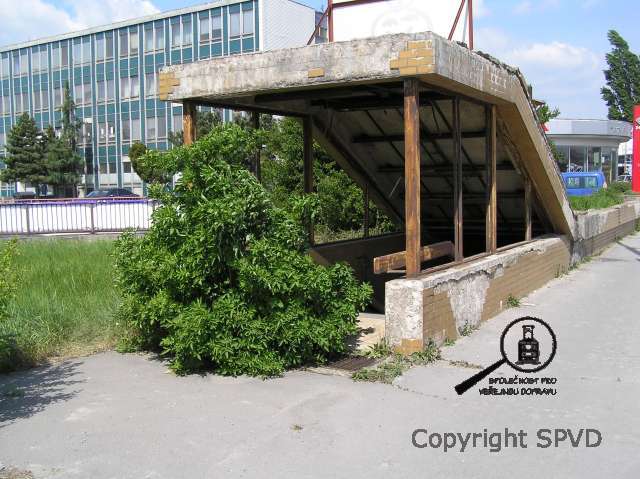 Podchod u zastávky Katastrálný úrad. Aneb na druhou stranu ulice raději po povrchu... Podchod u zastávky Katastrálný úrad. Aneb na druhou stranu ulice raději po povrchu...