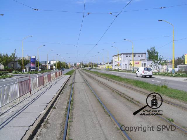 Južná trieda - právě tudy uhánějí tramvaje s cestujícími z jižních částí města směrem do centra. Južná trieda - právě tudy uhánějí tramvaje s cestujícími z jižních částí města směrem do centra.