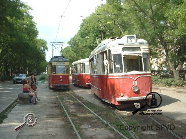 Původní stav vozů Gotha zachycuje tento záběr z roku 2003. Byl pořízen ve výhybně Demiševa na lince č. 3. Původní stav vozů Gotha zachycuje tento záběr z roku 2003. Byl pořízen ve výhybně Demiševa na lince č. 3.